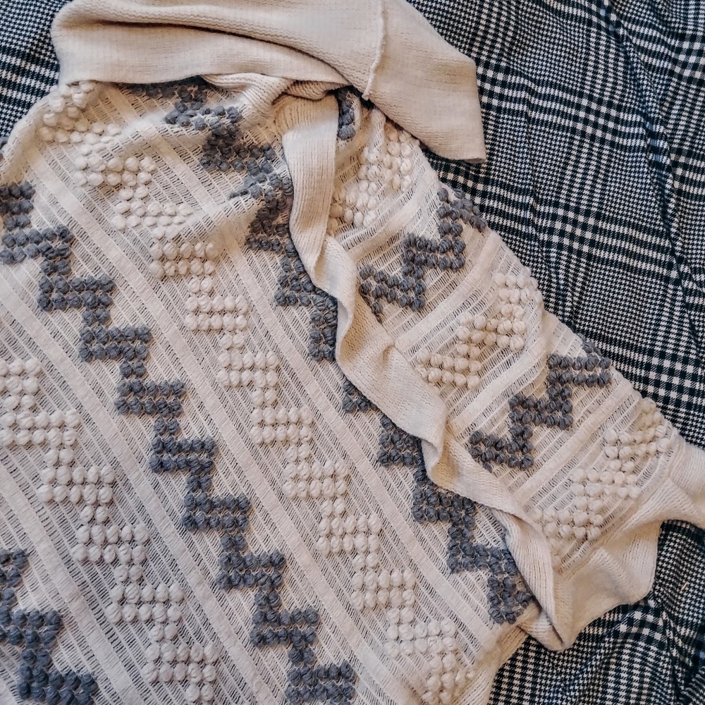 Francesca's soft knit acrylic poncho🎂